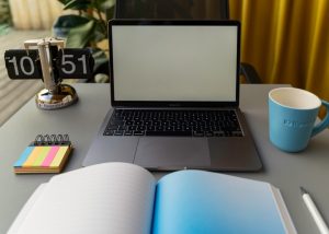 L-Shaped vs Standard Desk: Which Should You Choose?