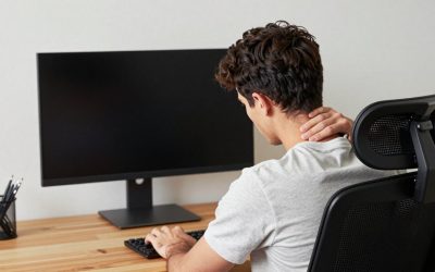 Best monitor height to avoid neck pain in 2026